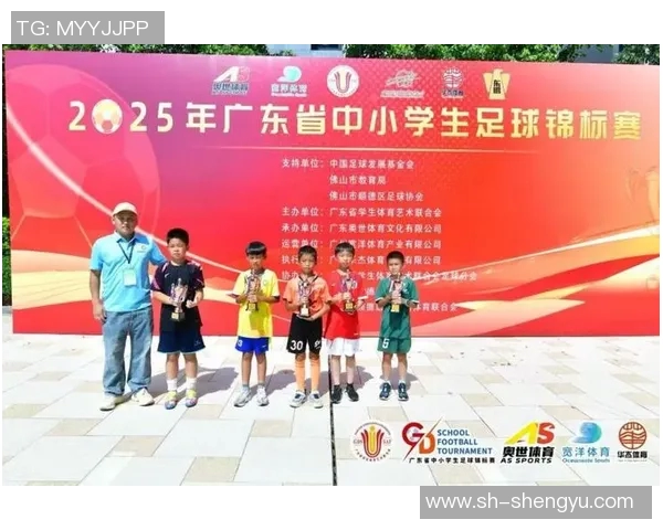 广州足球队以60分领跑大满贯积分榜展现强劲实力和夺冠希望