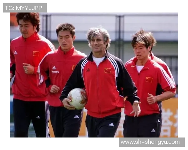 成都足球队灵活性解析：战术创新与球队适应能力的深度探讨